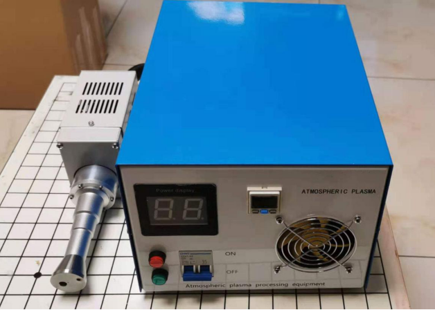 The schematic diagram of the plasma surface treatment device of this scheme 